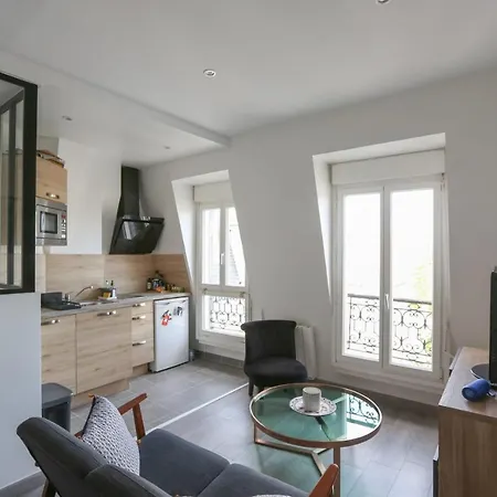 Charming - Batignolles * Paris